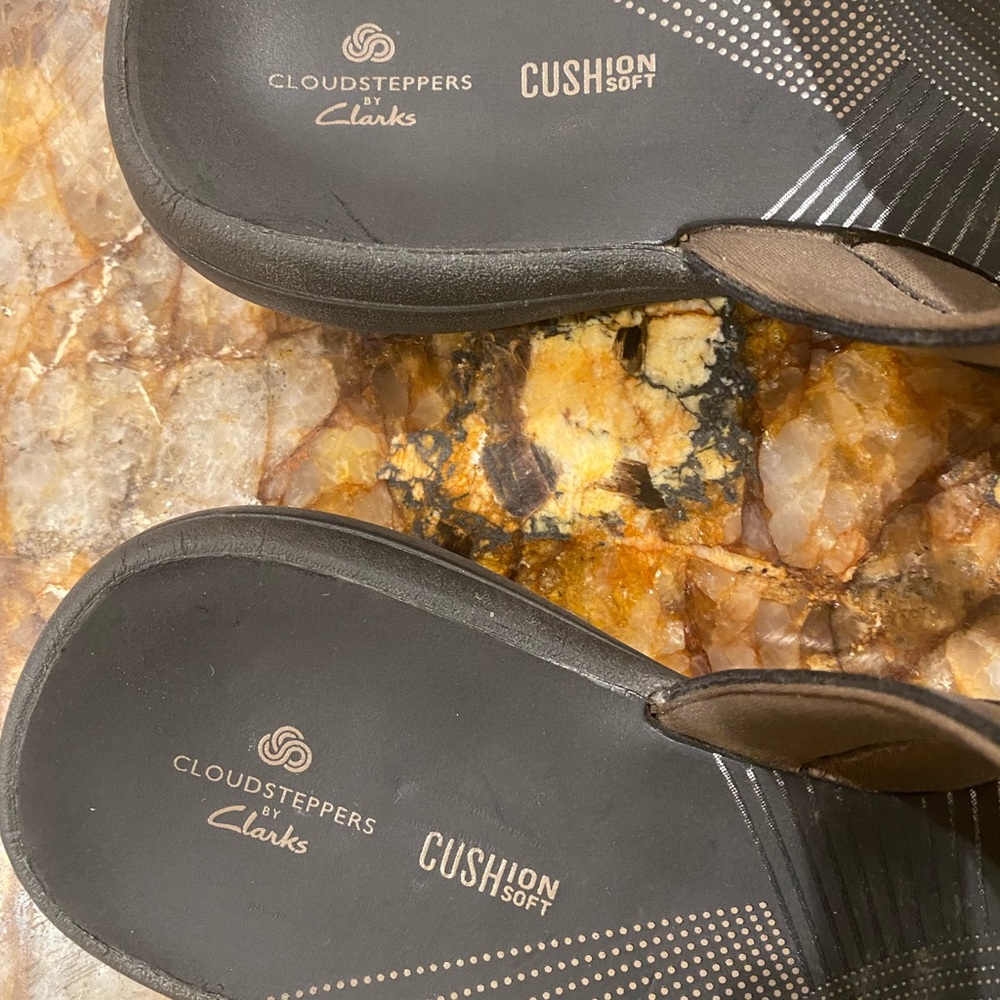 Clarks cloud steppers, gold top straps